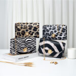 Bag Women’s New 2022 Mini Leopard Print Bag Retro Chain Bag Shoulder Crossbody Bag Women’s Chanel Style Mobile Phone Bag