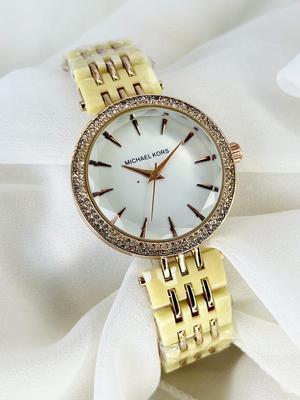 Stylish Women’s Quartz Chain Watch – 1 Pc, Water Resistant Timepiece